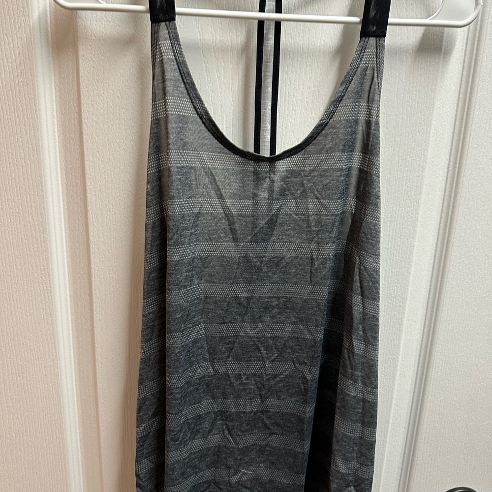 Nike Women's Striped Gray and Black Tank Top size L/ NWOT A44